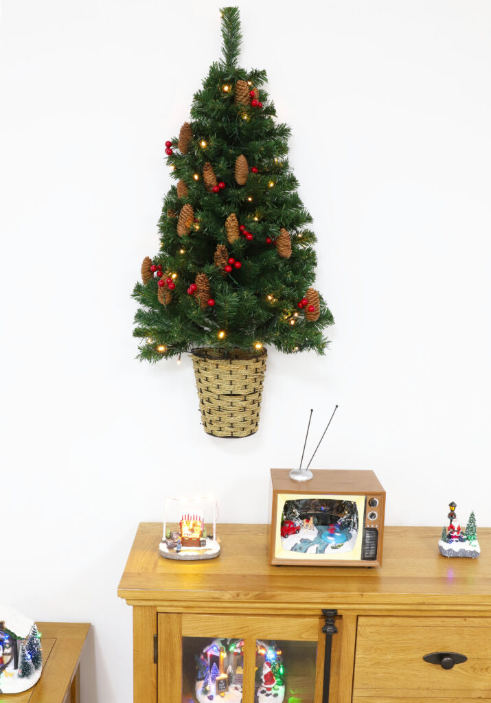 Christmas Concepts® 3ft (90cm) Green Pre Lit Wall Mounted Christmas