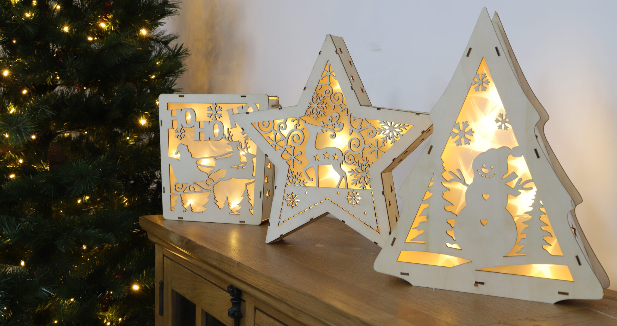 Christmas Concepts® 33cm (13&quot;) Light Up LED Cutout Wooden Box Decoration - Novelty Christmas