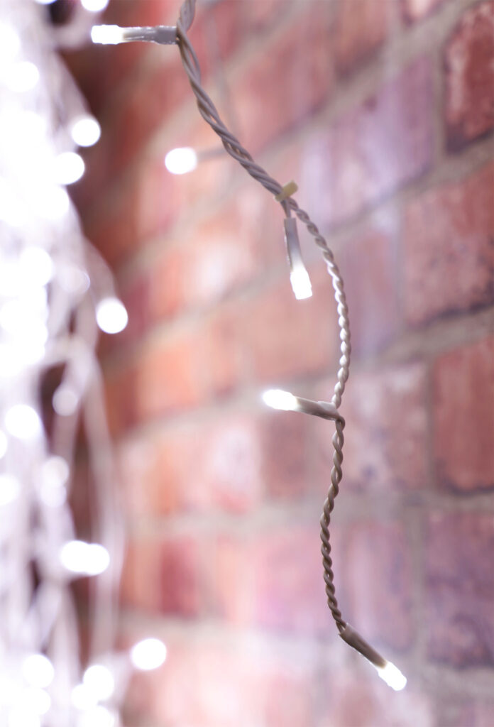 Christmas Concepts® 360 11.8m/39ft White LED Snowing Icicle Lights with Speed Controller